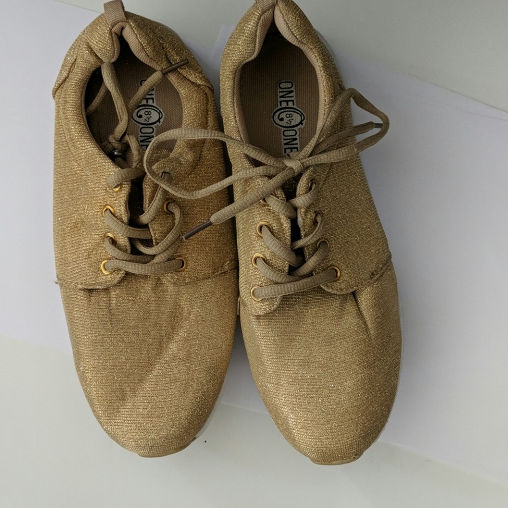 One to One Gold Athletic Shoe Size 8 1/2
